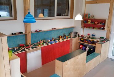 DĚTSKÝ KOUTEK  A POSEZENÍ